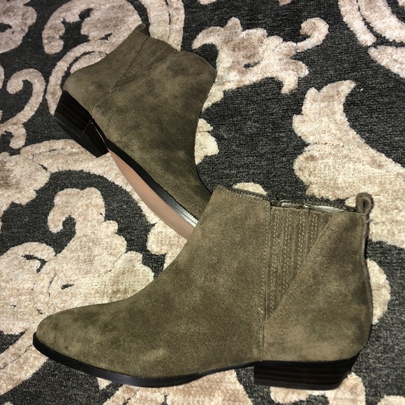 Ivanka Trump booties green faux suede Sz 5 - Picture 2 of 8